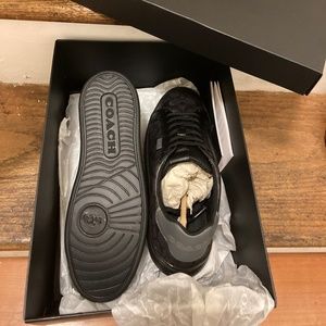 COACH SIGNATURE CUP SOLE SHOES